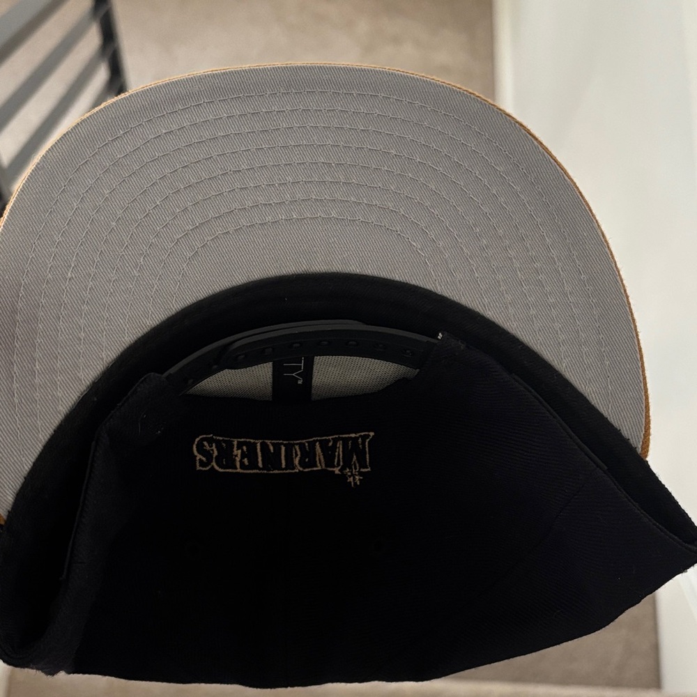 New Era Black and Gold Seattle Mariners SnapBack hat - Picture 2 of 6
